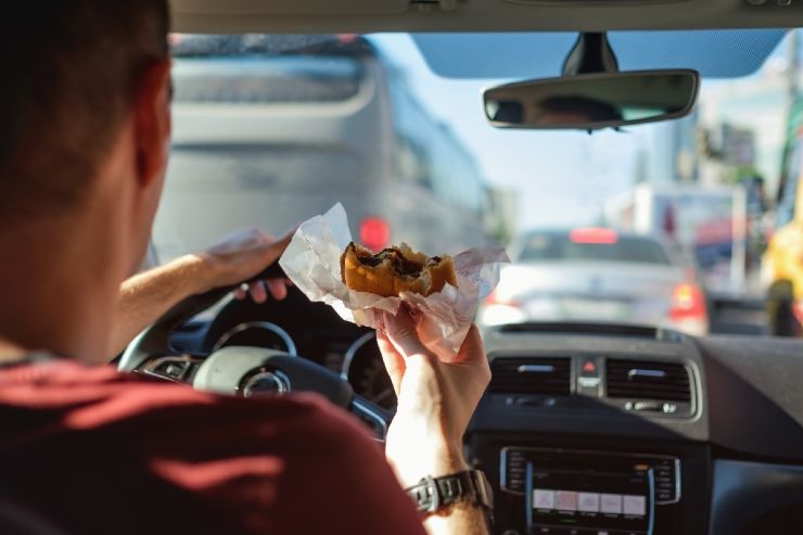 Mangiare in auto