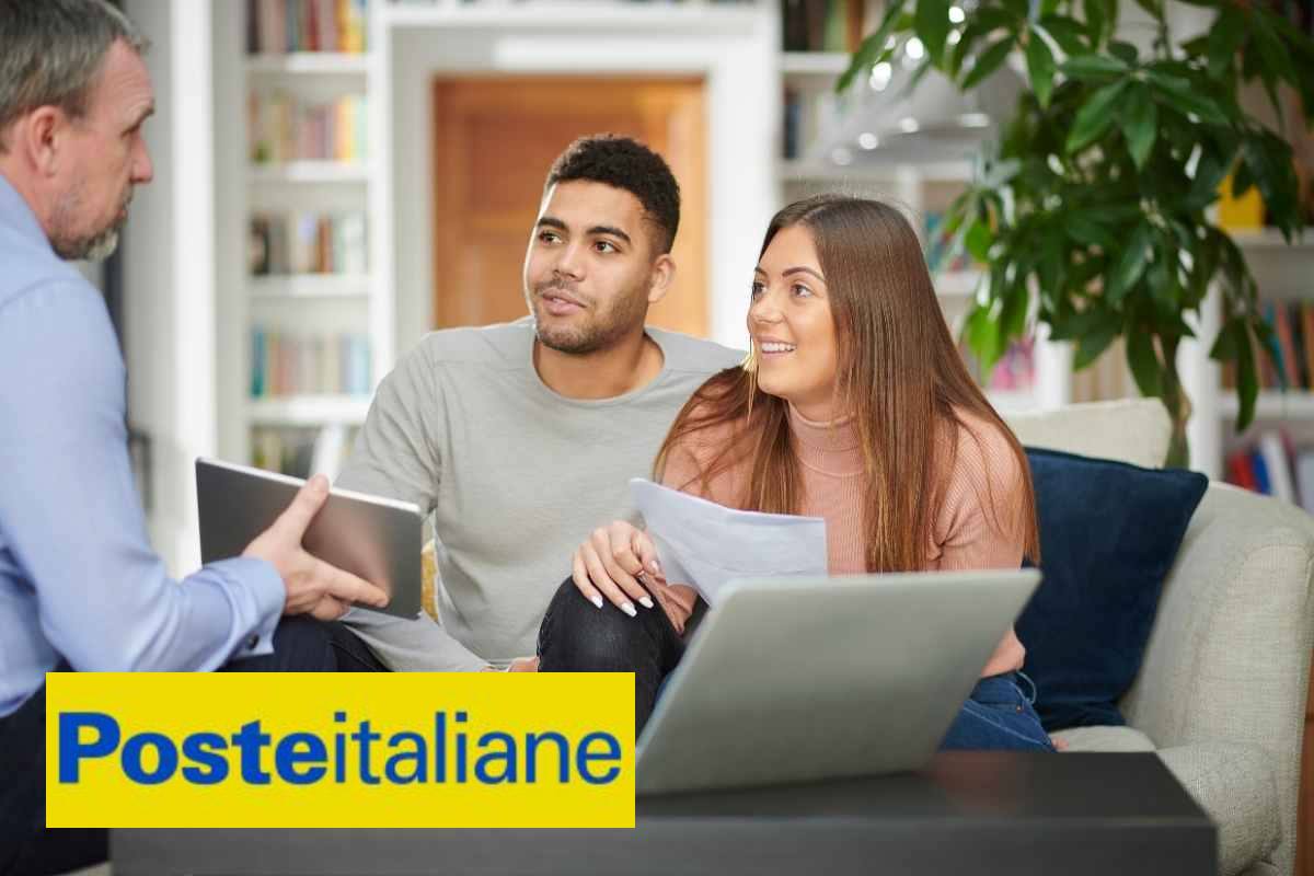 coppia giovani in ufficio scritta poste italiane