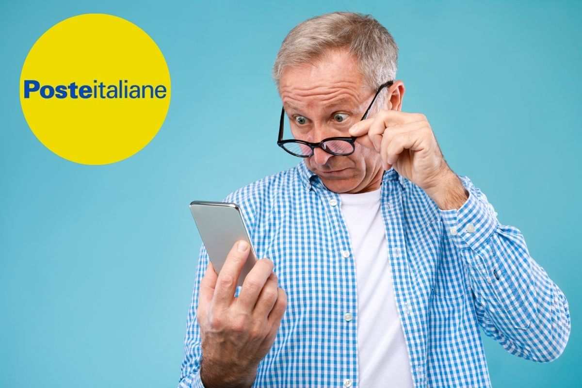 uomo con telefono e logo poste italiane